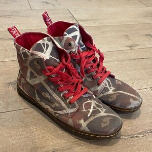 RARE Dr Marten Anarchy!! Canvas boots. Size 8W